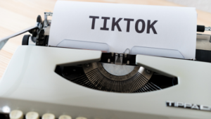 tiktok raquel lora